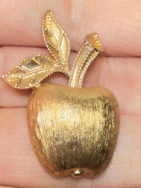 Avon Vintage Apple Brooch Gold Tone Textured Fruit Leaf Pin 1.25"